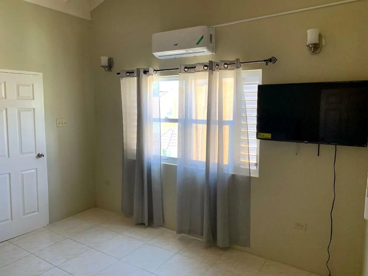Hotel Thevista'S Runaway Bay Lot749