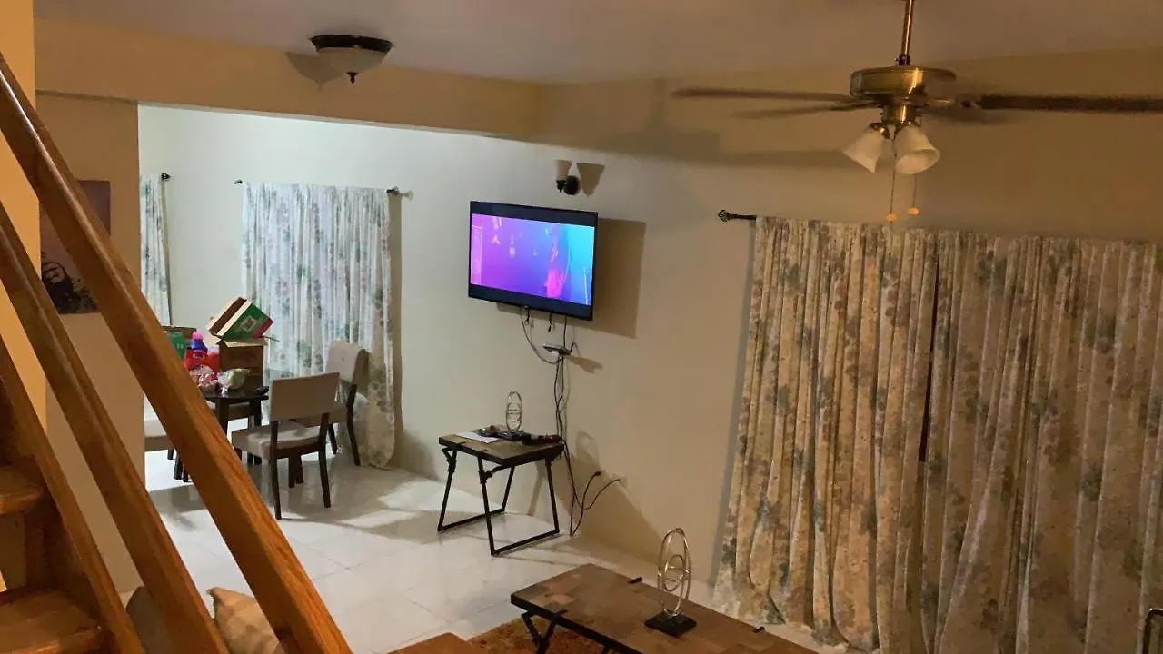 Hotel Thevista'S Runaway Bay Lot749